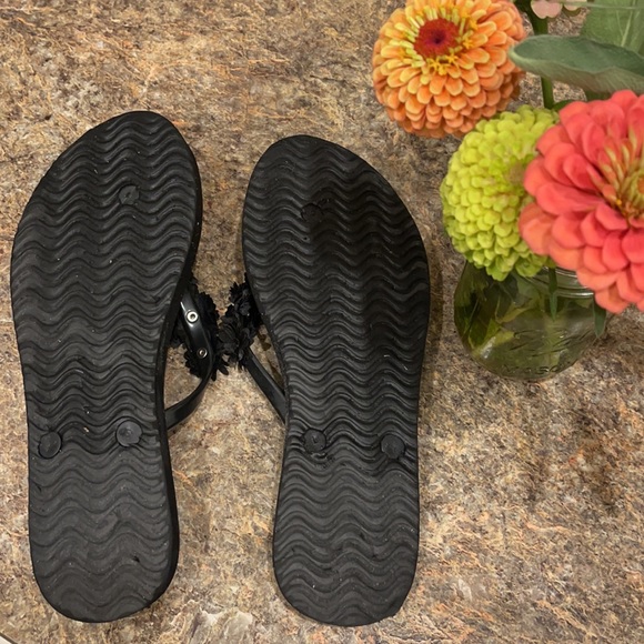 Summer Fun Flip Flops Black snd White with flowers - Picture 6 of 8